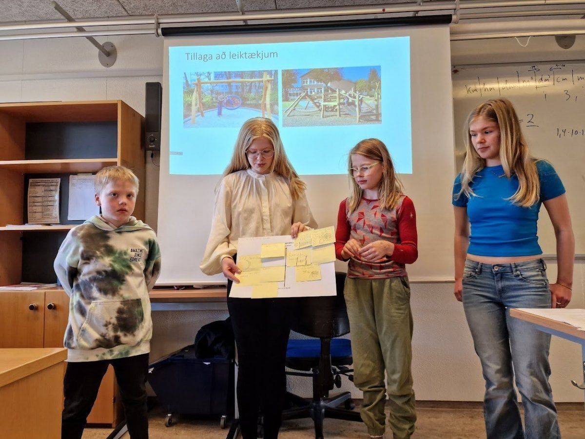 Börnin kynntu sínar hugmyndir að leiktækjum.