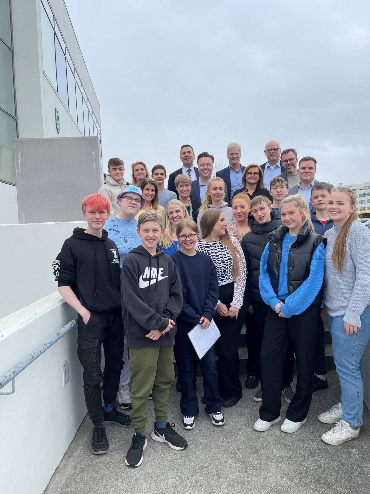 Fulltrúar úr ungmennaráði, barnaþing og Bæjarstjórn Kópavogs.