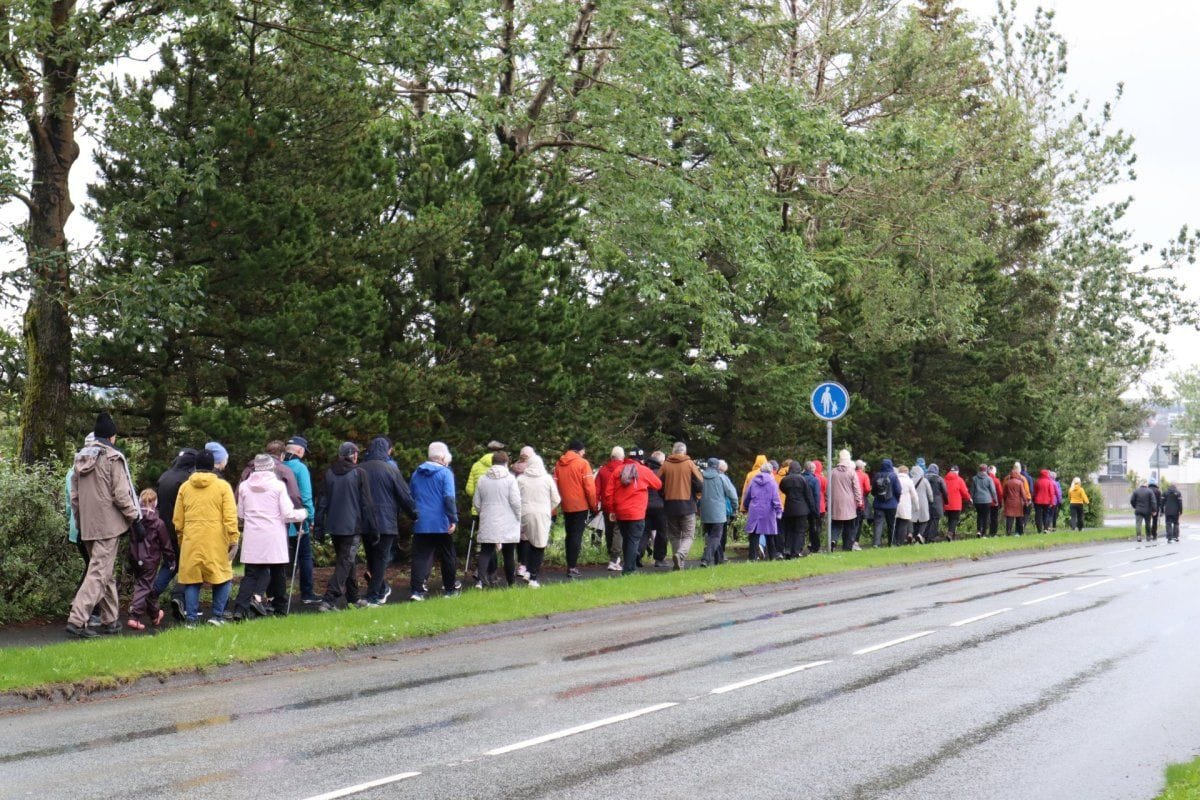 Gönguhópur Virkni og Vellíðan gekk 4 kílómetra hring í kringum Kársnesið miðvikudag 24. júlí.