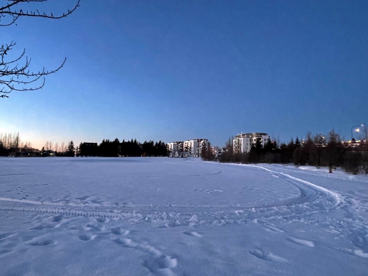Gönguskíðaspor á Kópavogstúni í janúar 2023.