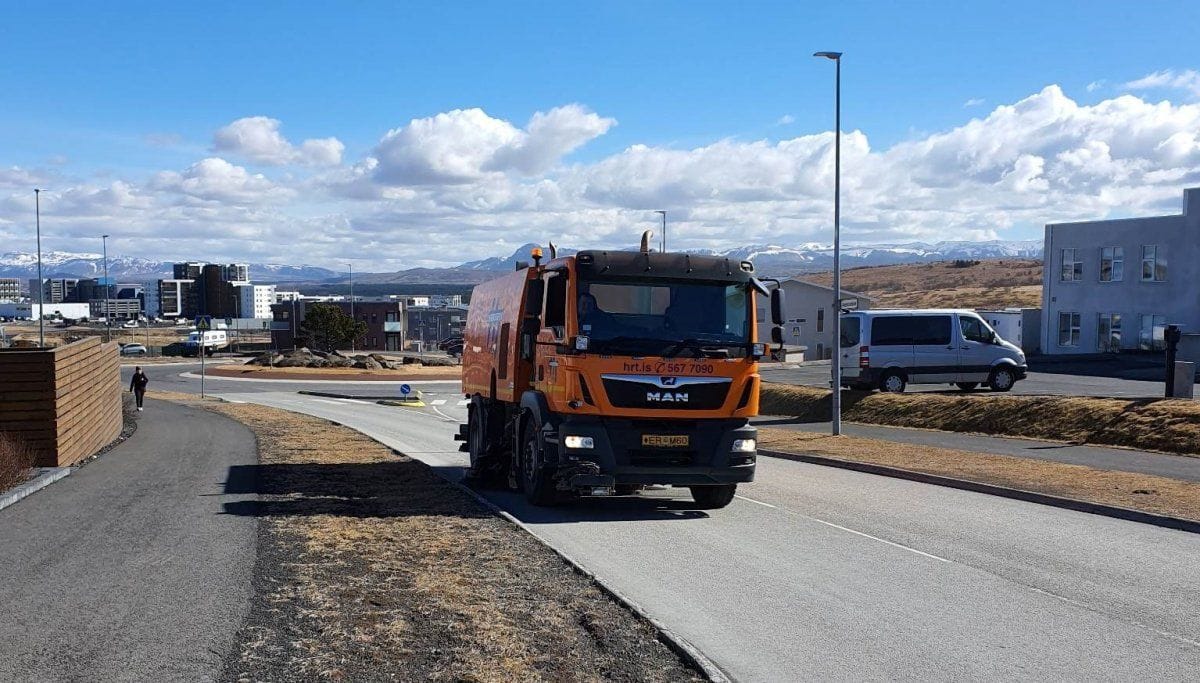 Götur sópaðar í Kópavogi.