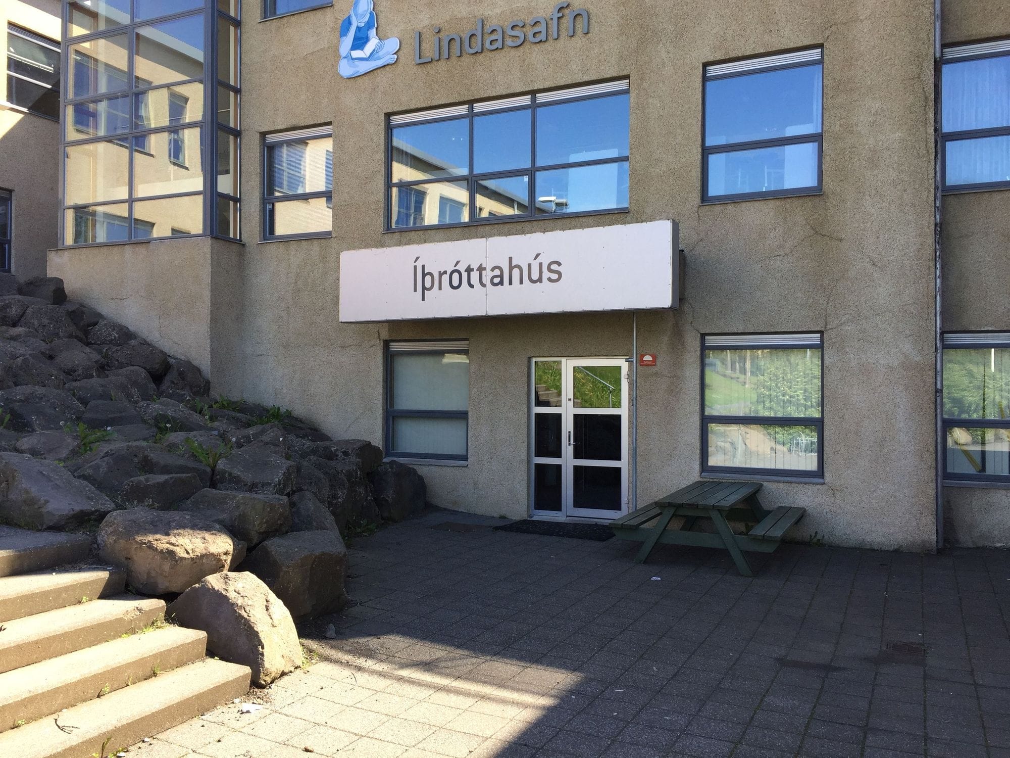 Íþróttahúsið í Lindaskóla