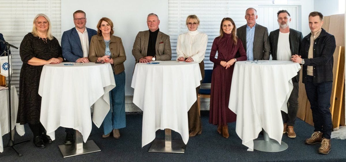 Mynd tekin við undirritun samningsins í Garðaholti, Garðabæ, talið frá vinstri: Inga Hlín Pálsdótti…