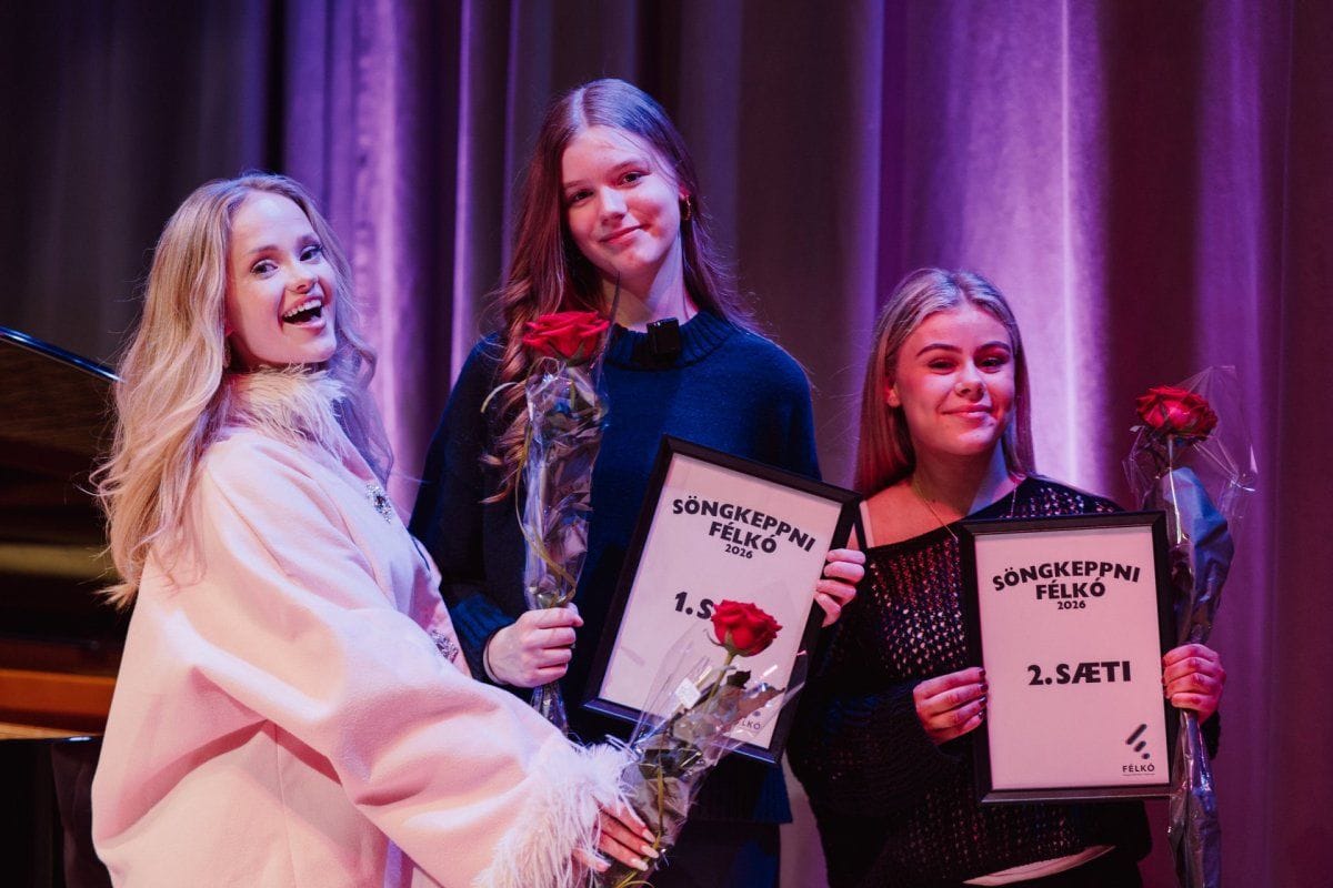 Sigga Ózk úr dómnefnd, Freyja Bjarnadóttir sem vann söngkeppnina og Lovísa Gísladóttir sem var í öð…
