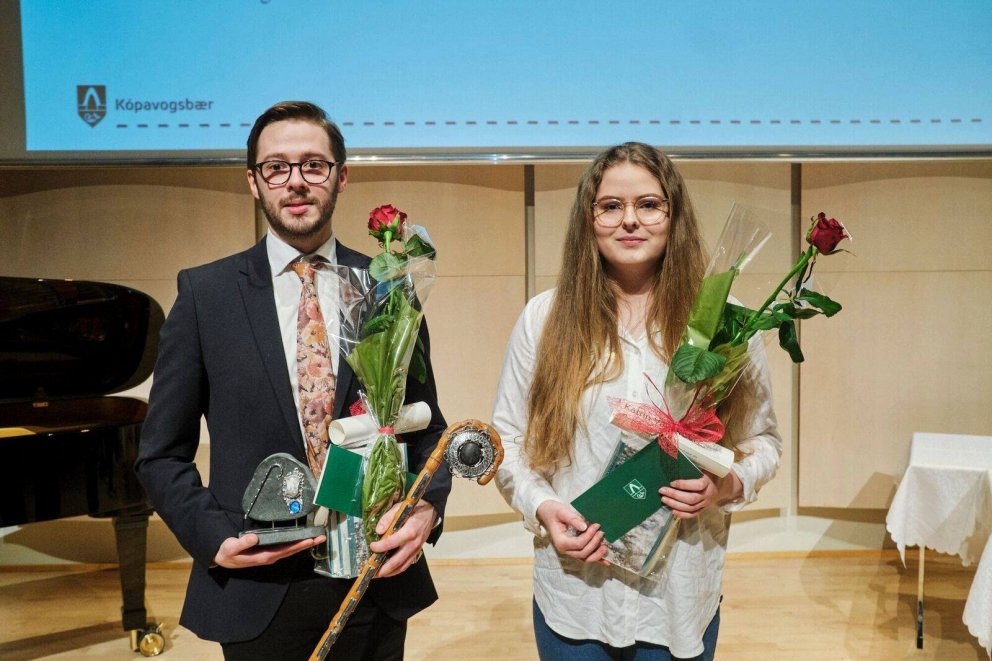 Brynjólfur Þorsteinsson handhafi Ljóðstafs Jóns úr Vör og Katrín Valgerður Gustavsdóttir, sem var h…