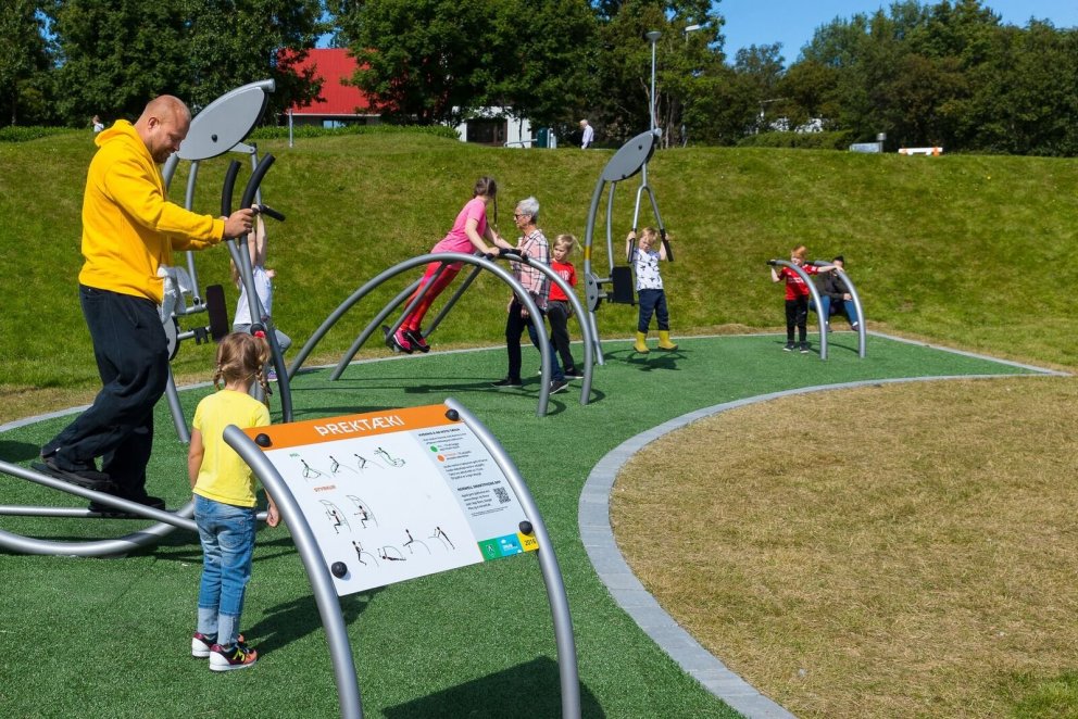 Íbúar völdu 34 hugmyndir áfram í Okkar Kópavogi. Myndin er af þrektækjum sem sett voru upp eftir ko…