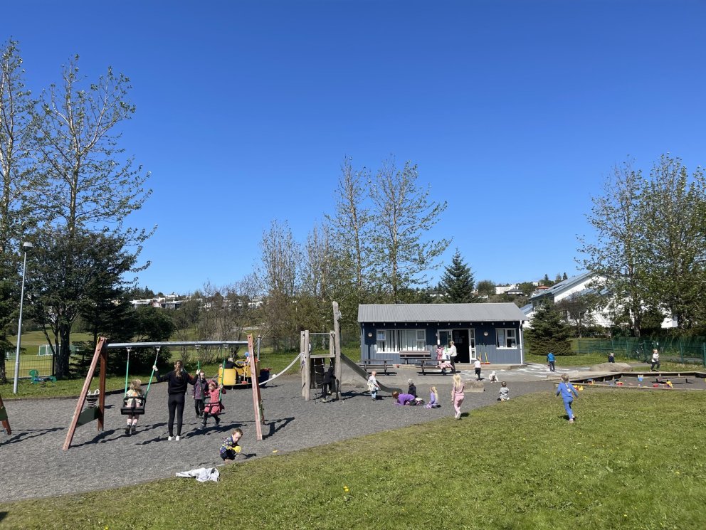 Gert er ráð fyrir að börn útskrifist úr sínum leikskóla fyrir sumarfrí og hefji aðlögun að næsta sk…