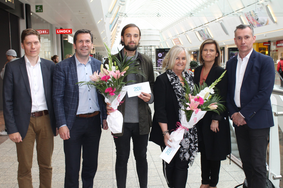 Frá verðlaunaafhendingunni í Smáralind. Ingvi Jónasson, framkvæmdastjóri Klasa, Ármann Kr. Ólafsson…