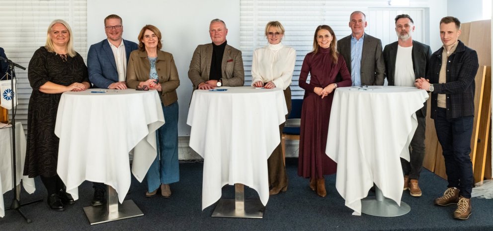 Mynd tekin við undirritun samningsins í Garðaholti, Garðabæ, talið frá vinstri: Inga Hlín Pálsdótti…