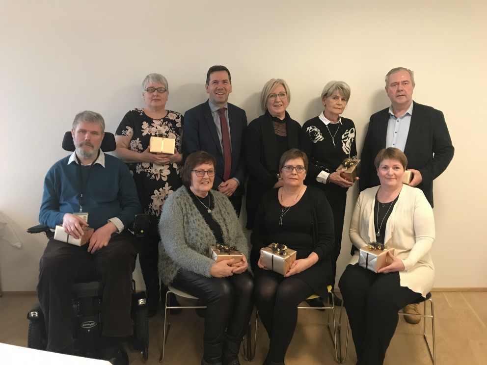 Starfsmenn Kópavogsbæjar sem áttu 25 ára starfsafmæli 2017 ásamt bæjarstjóra. Frá vinstri, Valdimar…