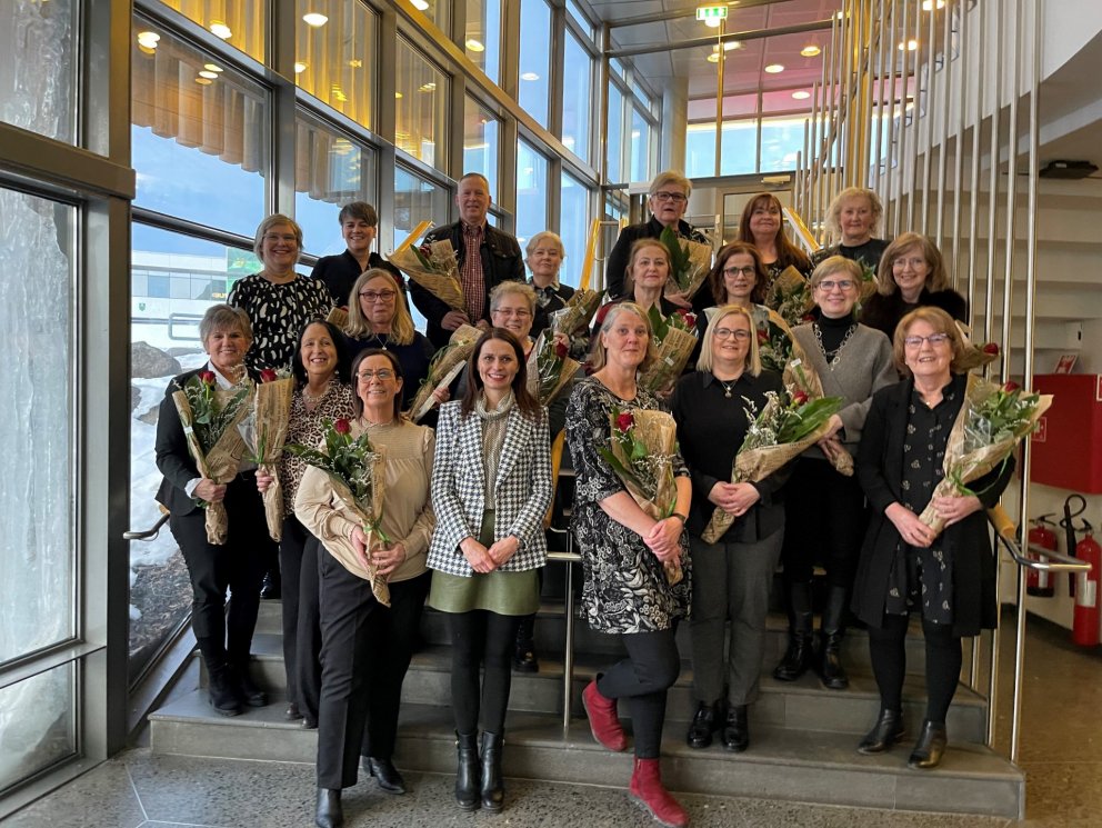 Starfsfólk Kópavogsbæjar sem fagnaði 25 ára starfsafmæli 2022 ásamt bæjarstjóra Kópavogs Ásdísi Kri…