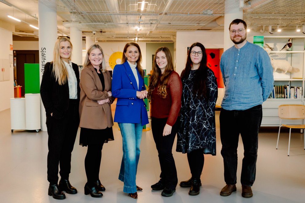 Á myndinni eru frá vinstri: Védís Hervör Árnadóttir umbóta- og þróunarstjóri, Lísa Zachrison Valdim…