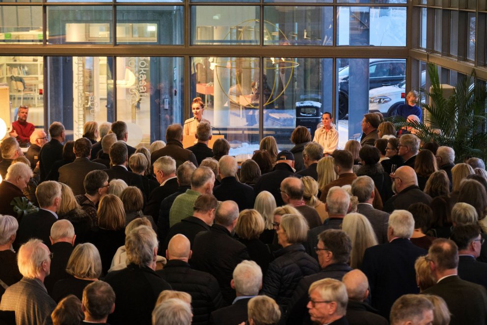 Á þriðja hundrað mættu í boð bæjarstjóra sem ávarpaði gesti.