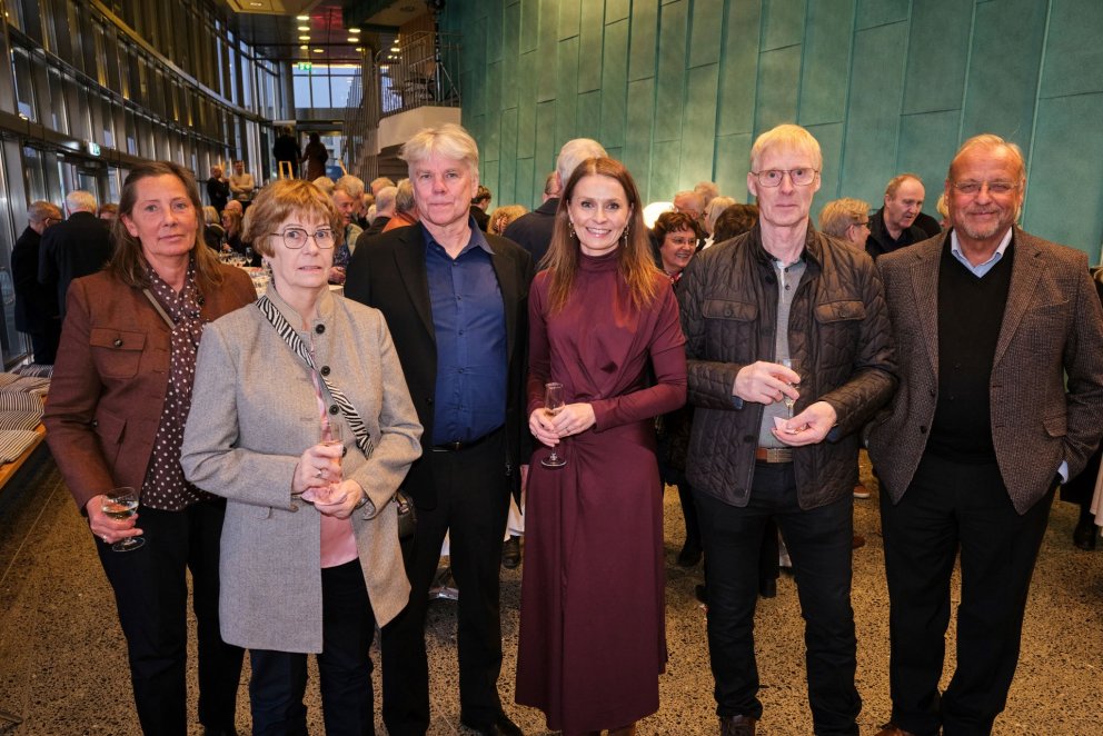 Gestir ásamt Ásdísi Kristjánsdóttur bæjarstjóra.