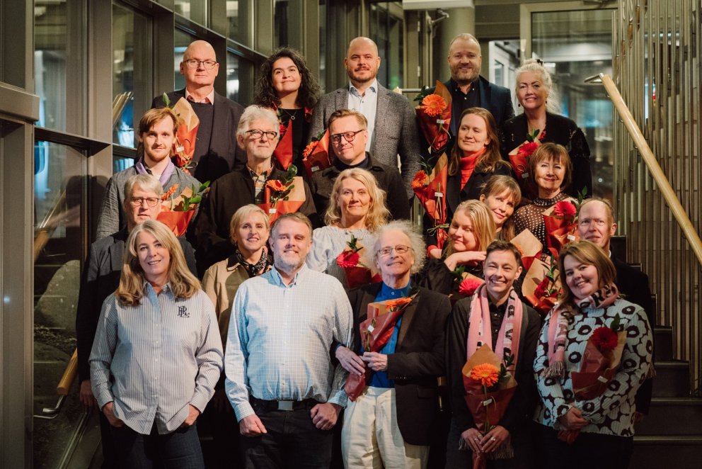 Hér má sjá stykþega ásamt formanni nefndarinnar og nefndinni. 
Ljósmynd: Sigríður Rut Marrow