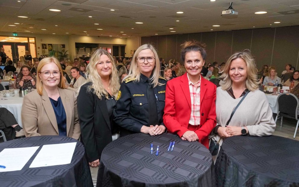 Viktoría Guðmundsdóttir frá Sýslumanni á höfuðborgarsvæðinu, Guðríður Hrund Helgadóttir , skólameis…