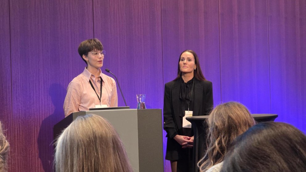 Marín Rós Eyjólfsdóttur og Amanda K. Ólafsdóttir á fjármálaráðstefnu sveitarfélaganna.