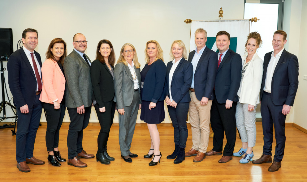 Á myndinni eru frá vinstri Ármann Kr. Ólafsson, Theodóra S. Þorsteinsdóttir, Hreiðar Oddsson, Hjörd…