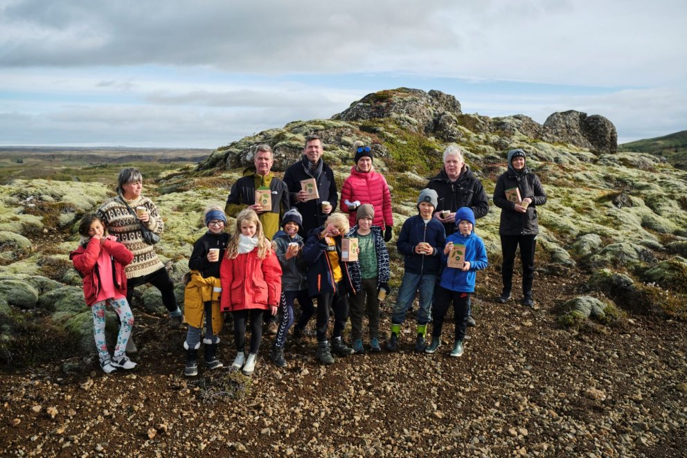 Á myndinni eru nemendur í 3.og 4.bekk í Waldorfskólanum Lækjarbotnum. Nöfn þeirra er frá vinstri St…