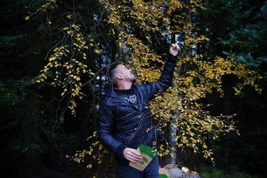 Söfnun birkifræja.