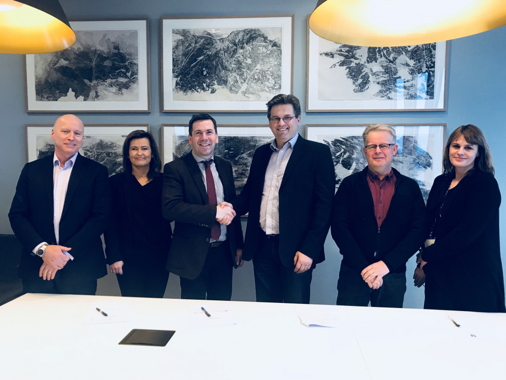 Á myndinni eru frá vinstri Aðalsteinn Sigfússon sviðsstjóri velferðarsviðs, Theódóra S Þorsteinsdót…