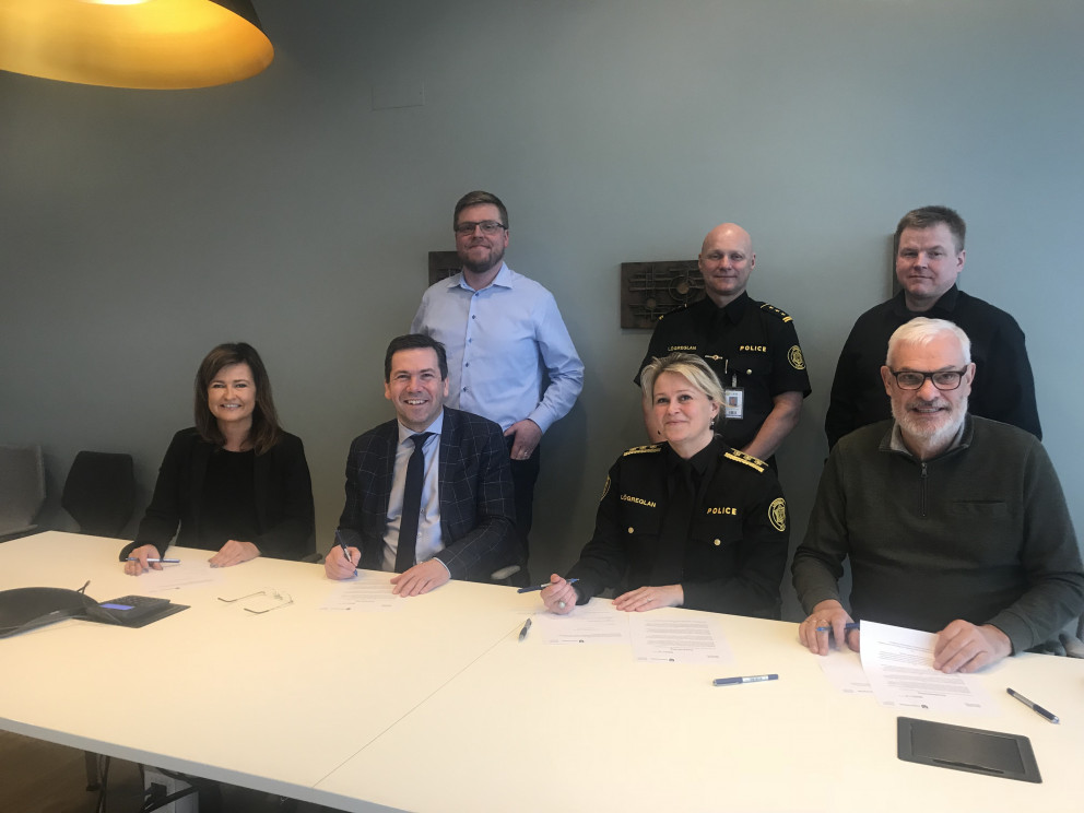 Á myndinni eru frá vinstri: Theodóra S. Þorsteinsdóttir formaður bæjarráðs Kópavogs, ármann kr. Óla…