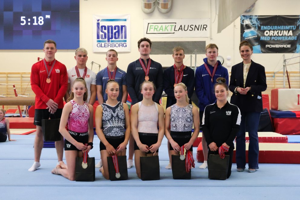 Keppendur frá Gerplu á Norðurlandamótinu ásamt Ásdísi Kristjánsdóttur bæjarstjóra.