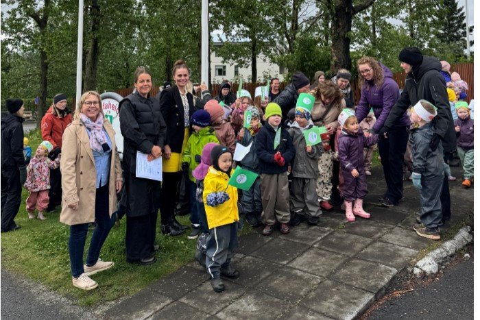 Anna Rósa Sigurjónsdóttir leikskólastjóri, Ósk Kristjánsdóttir frá Landvernd og Ásdís Kristjánsdótt…