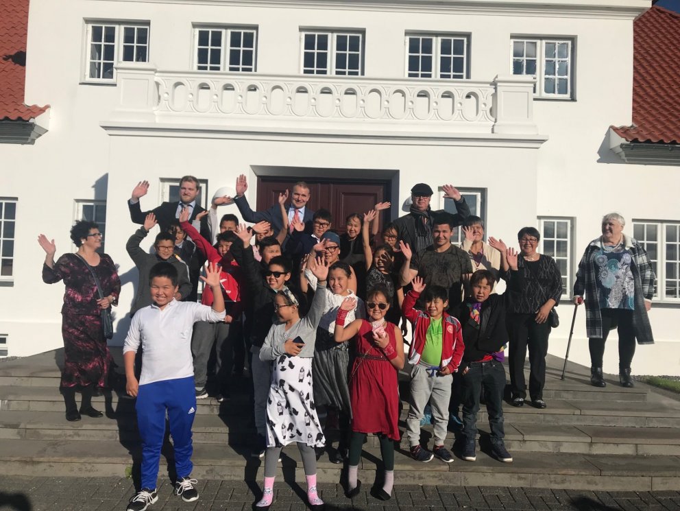 Forseti Íslands, Guðni Th. Jóhannesson, tók á móti grænlensku börnunum á Bessastöðum mánudaginn 17.…