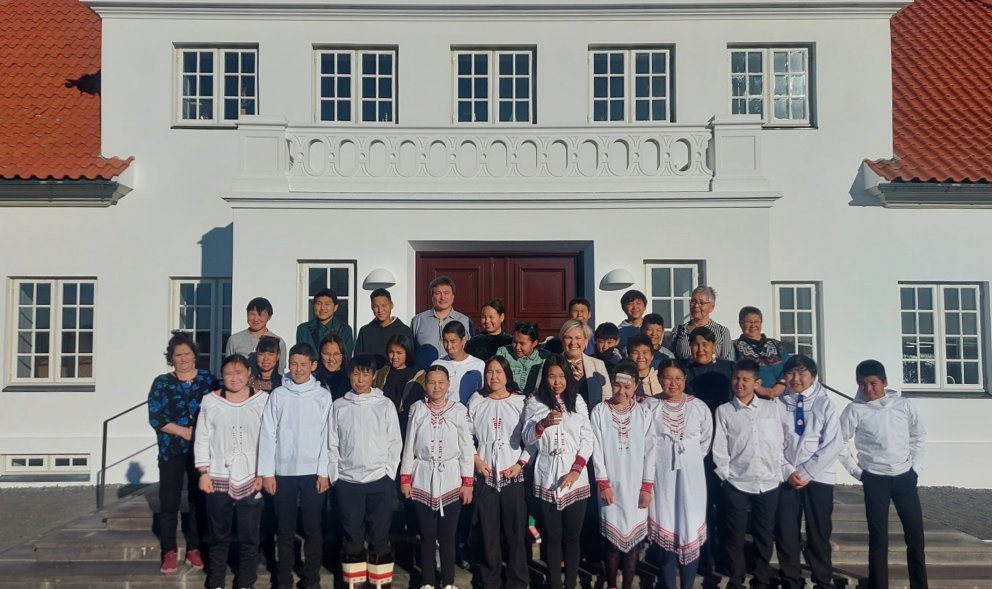 Forseti Íslands, Halla Tómasdóttir, tók vel á móti grænlenskum börnum á Bessastöðum.