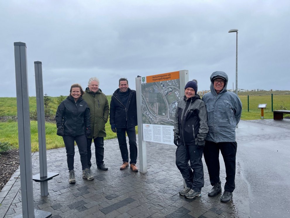 Á myndinni eru frá vinstri: Theodóra S. Þorsteinsdóttir bæjarfulltrúi sem situr í stýrihópi lýðheil…