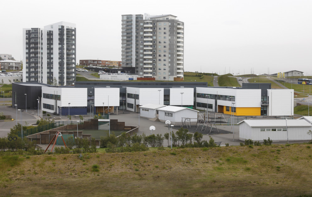Hörðuvallaskóli er fjölmennandi skólinn í Kópavogi.