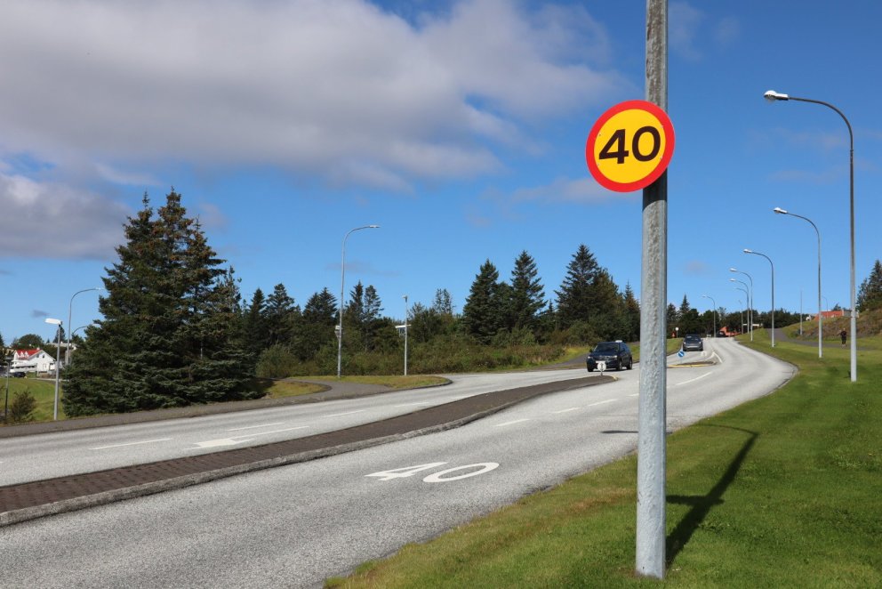 Digranesvegur er ein þeirra gatna þar sem breytingar á hámarkshraða urðu.