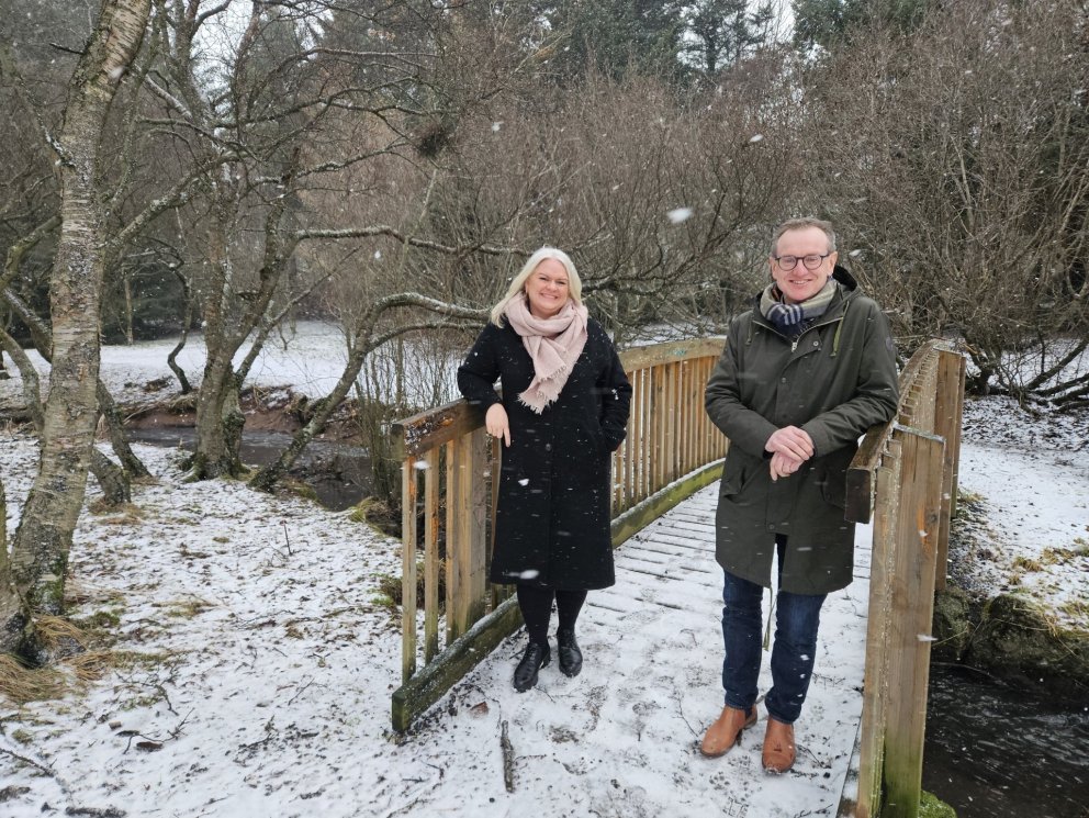 Inga Hlin Pálsdóttir og Páll Björgvin Guðmundsson alsæl með útivistarvefinn.
