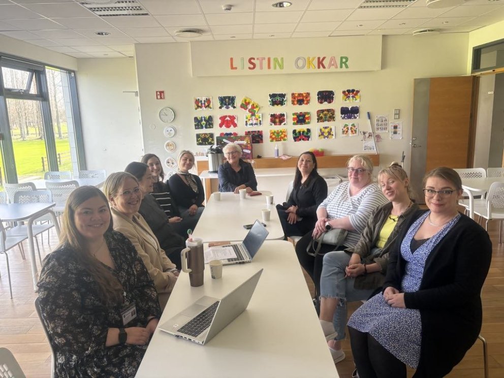 Hluti af starfsfólki sem tók þátt í Íslenskuþorpinu og starfsfólk leikskóladeildar.