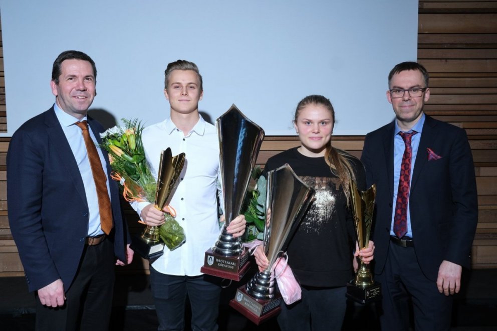 Íþróttafólk Kópavogs 2018. Á myndinni eru Ármann Kr. Ólafsson bæjarstjóri, Valgarð Reinhardsson fim…