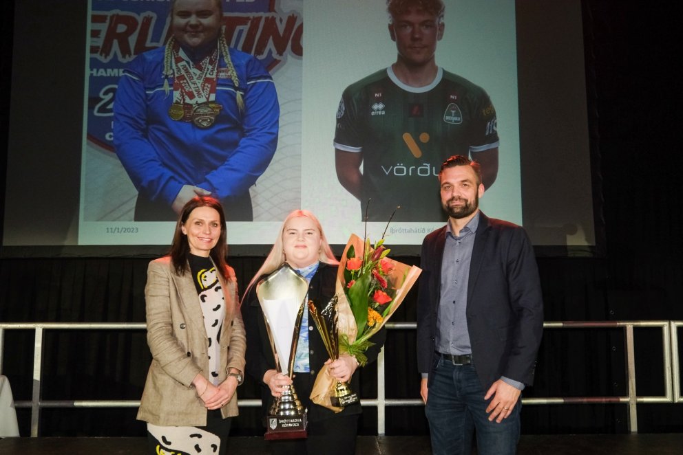 Ásdís Kristjánsdóttir bæjarstjóri, Sóley Margrét Jónsdóttir, íþróttakona Kópavogs árið 2022 og Sver…