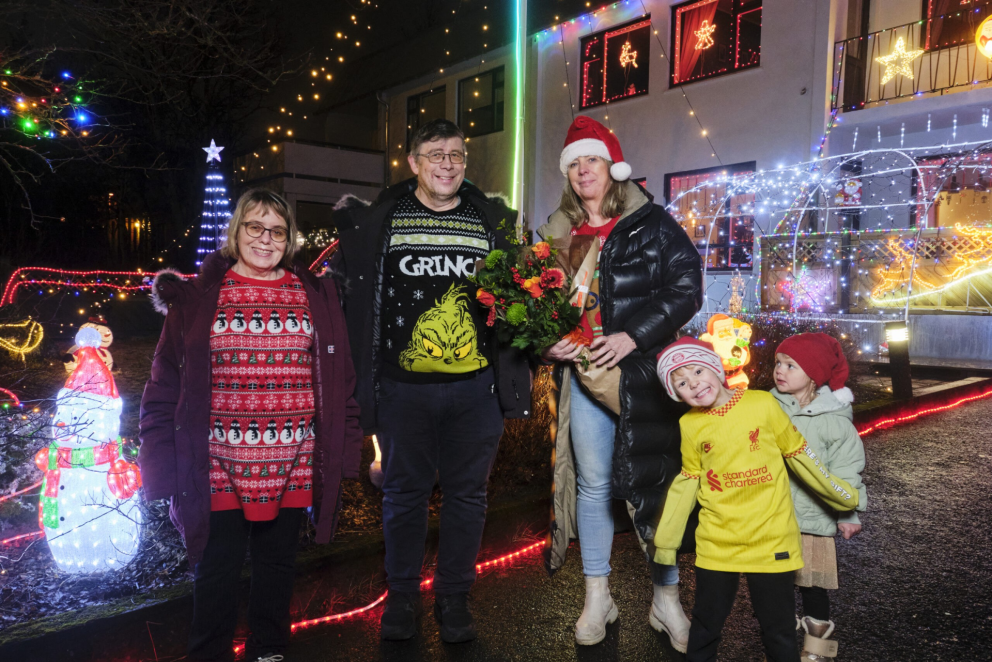 Hildur Elfa Björnsdóttir og Helgi Hafsteinsson, eigendur Jólahússins ásamt Elísabetu Berglindi Svei…