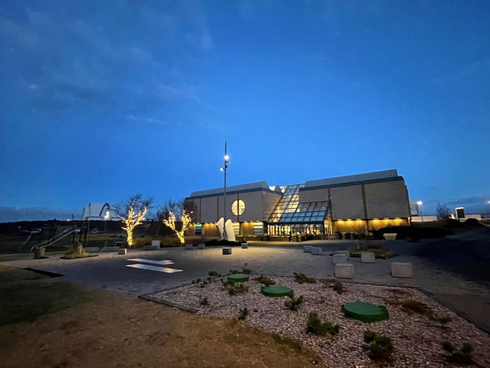 Við Gerðarsafn í Kópavogi.