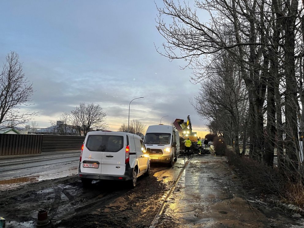 Unnið var að viðgerð í allan dag, 14. desember.