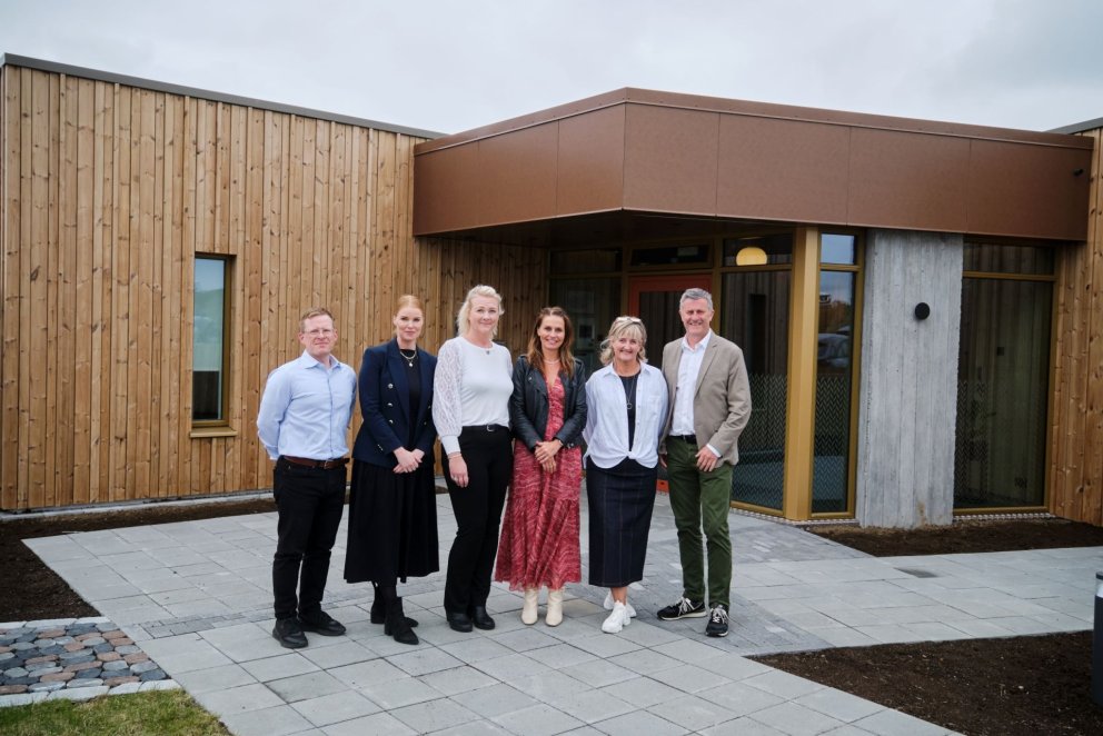 Á myndinni eru frá vinstri Jón Kristján Rögnvaldsson skrifstofustjóri, Sigrún Þórarinsdóttir, sviðs…