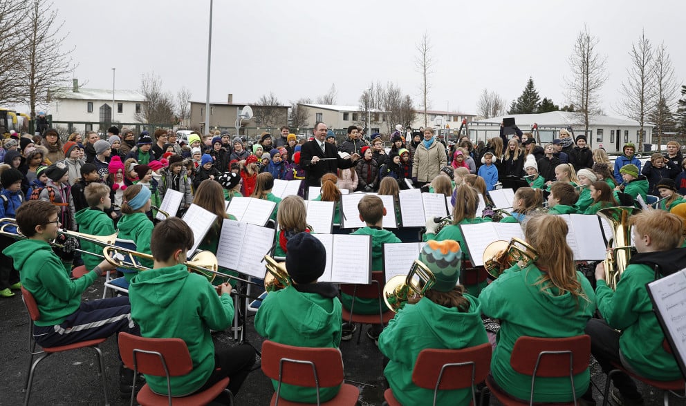 Skólahljómsveit Kópavogs lék á sínum fyrstu tónleikum fyrir utan Kársnesskóla þann 22. febrúar 1967…
