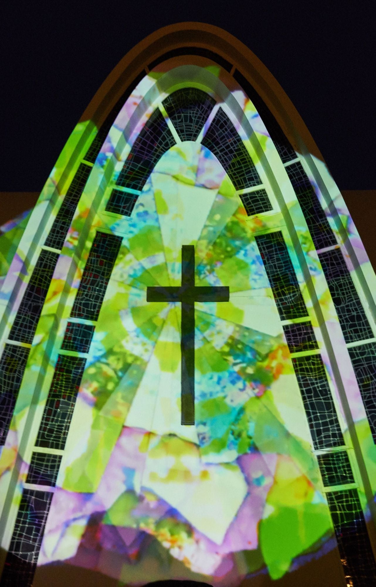 Ljóslistaverki verður varpað á Kópavogskirkju á Safnanótt frá klukkan 18.30. Höfundur þess er lista…