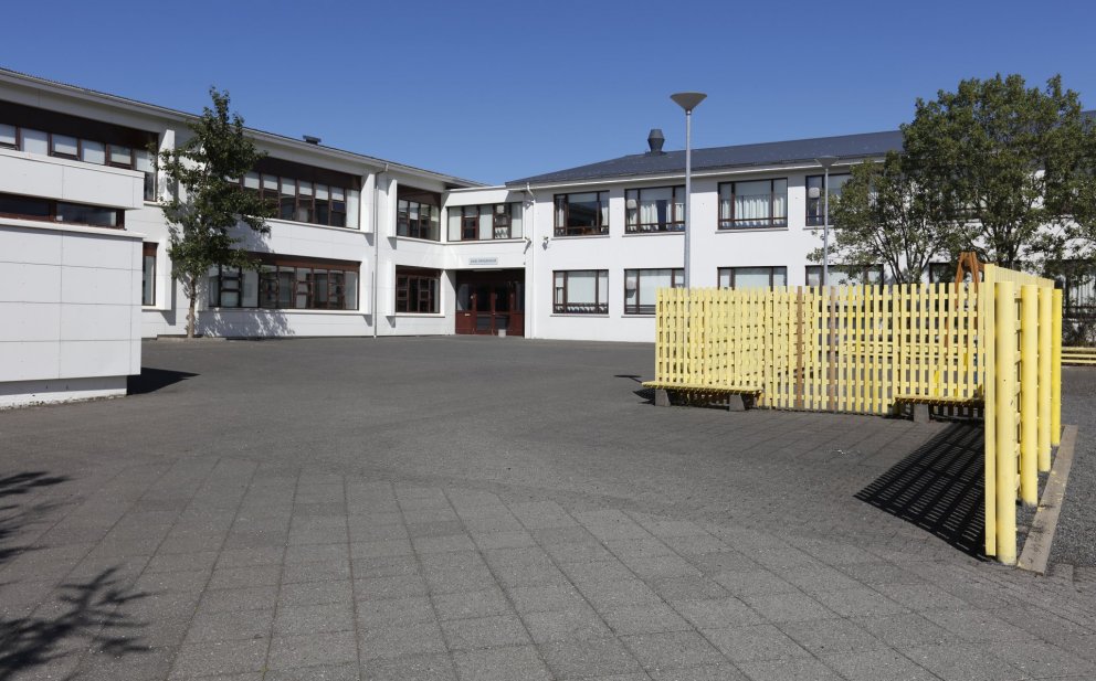 Kópavogsskóli við Digranesveg.