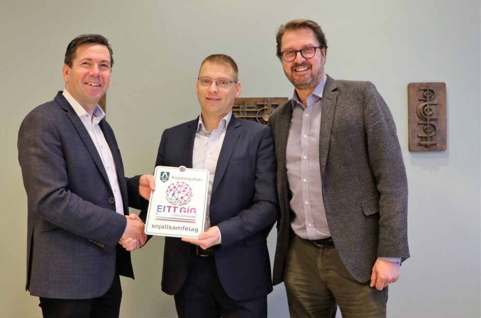 Ármann Kr. Ólafsson, bæjarstjóri, Erling Freyr Guðmundsson framkvæmdastjóri Gagnaveitu Reykjavíkur …