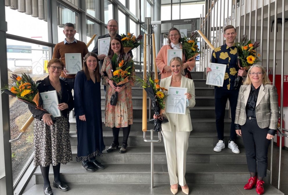 Á myndinni má sjá viðurkenningarhafa ásamt Margréti Friðriksdóttur, forseta bæjarstjórnar og forman…