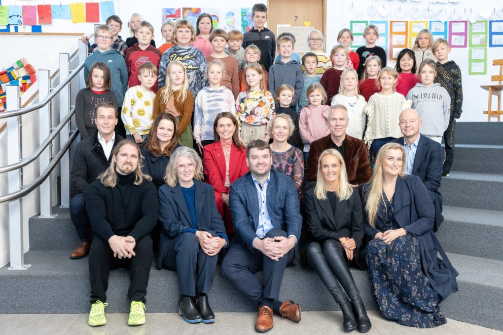 Á mynd. F.v. Tryggvi Hjaltason, verkefnastjóri, Þórdís Jóna Sigurðardóttir, forstjóri menntamálasto…