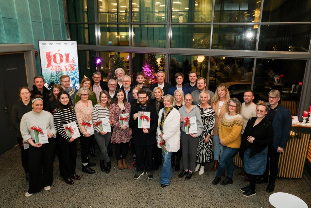Styrkþegar Lista- og menningarráðs ásamt ráðinu og forstöðumanni menningarmála.