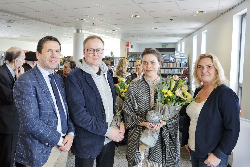 Ármann Kr. Ólafsson bæjarstjóri Kópavogs, Sigtryggur Baldursson bæjarlistamaður, Margrét Örnólfsdót…