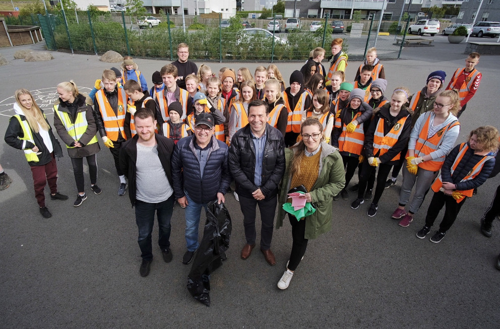 Svavar Ólafur Pétursson skólastjóri Vinnuskólans, Tómas Knútsson frá Bláa hernum, Ármann Kr. Ólafss…